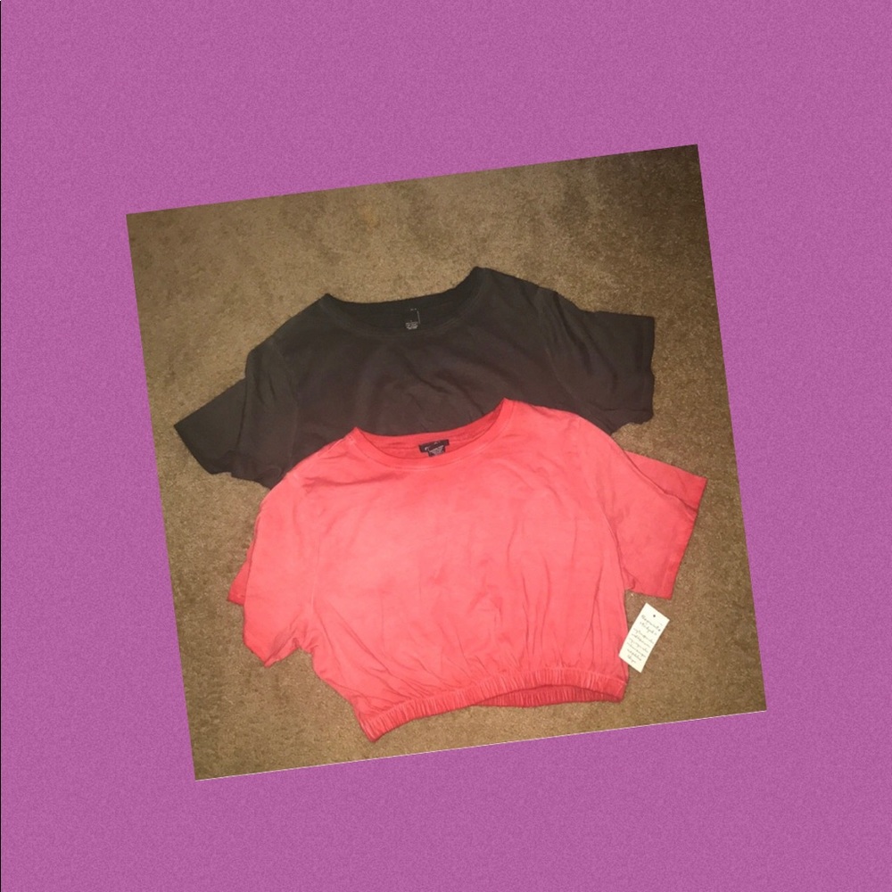 🎈$18 🎈2 Red &Gray crop top